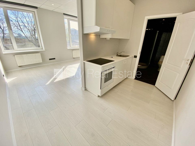 Jaunceltne, fasādes māja, ieeja no ielas, ir lifts, kāpņu telpa pēc kapitālā remonta, jumta Rīga - foto 1