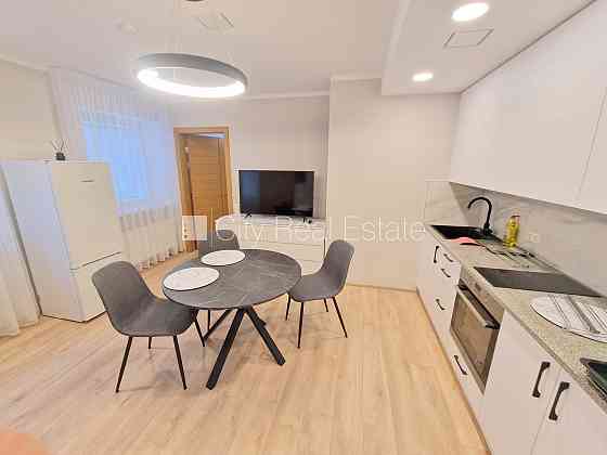 Фасадный дом, реновированный дом, закрытый двор, возможность аренды парковки, Рига