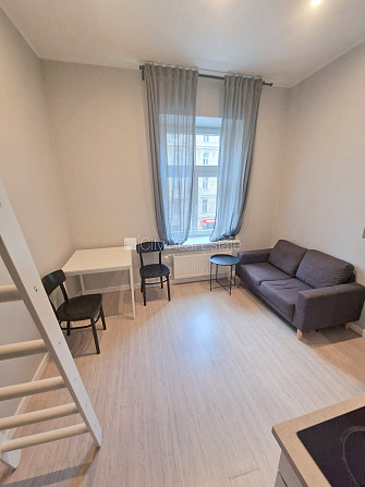 Fasādes māja, renovēta māja, slēgts pagalms, ieeja no ielas, kāpņu telpa pēc kapitālā Rīga - foto 4