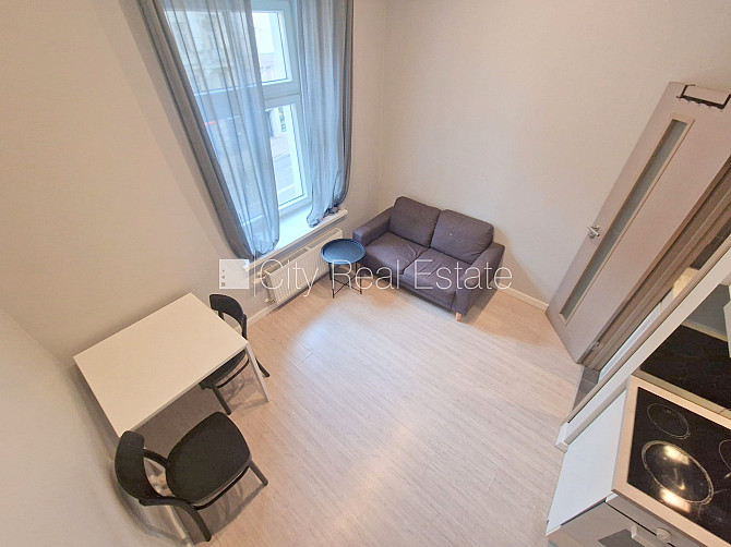 Fasādes māja, renovēta māja, slēgts pagalms, ieeja no ielas, kāpņu telpa pēc kapitālā Rīga - foto 9