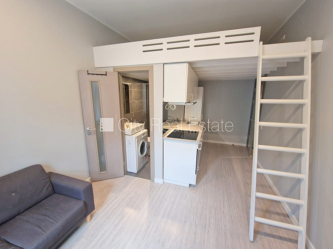 Fasādes māja, renovēta māja, slēgts pagalms, ieeja no ielas, kāpņu telpa pēc kapitālā Rīga - foto 1