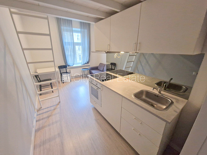 Fasādes māja, renovēta māja, slēgts pagalms, ieeja no ielas, kāpņu telpa pēc kapitālā Rīga - foto 6