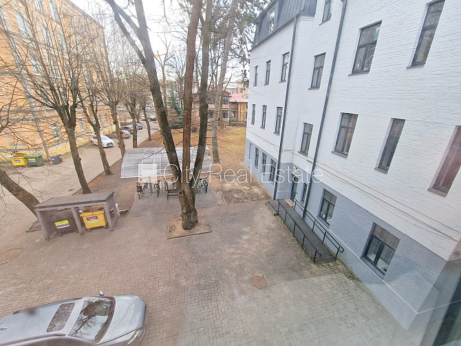 Fasādes māja, renovēta māja, slēgts pagalms, ieeja no ielas, kāpņu telpa pēc kapitālā Rīga - foto 17