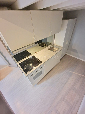 Fasādes māja, renovēta māja, slēgts pagalms, ieeja no ielas, kāpņu telpa pēc kapitālā Rīga - foto 10