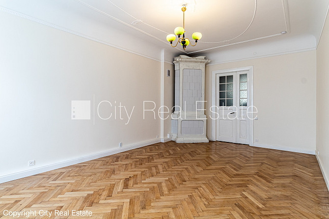 Zeme īpašumā, fasādes māja, renovēta māja, dzīvokļu skaits ēkā  10 gab., mainīts Jumta Rīga - foto 19