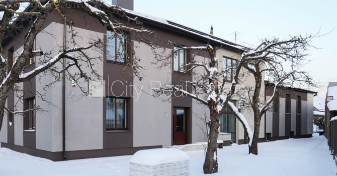 Dvīņu māja, renovēta māja, dzīvokļu skaits ēkā  2 gab., labiekārtots apzaļumots pagalms, Rīga - foto 1