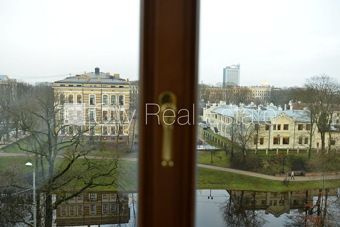 Fasādes māja, renovēta māja, ieeja no ielas, balkons, logi vērsti uz ielas pusi, plašs skats Rīga - foto 13