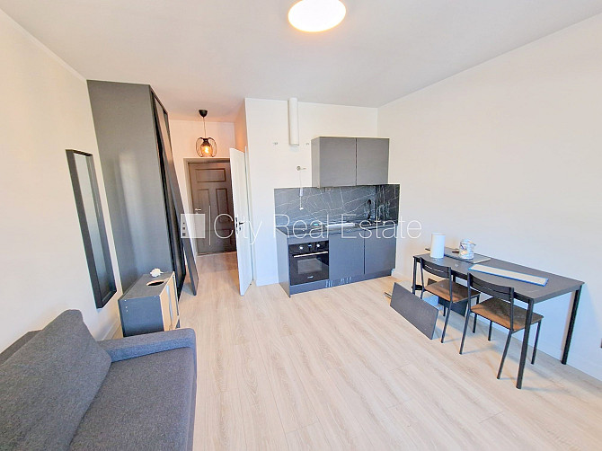 Fasādes māja, renovēta māja, slēgts pagalms, ieeja no ielas, ir lifts, kāpņu telpa pēc Rīga - foto 1