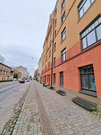Fasādes māja, renovēta māja, slēgts pagalms, ieeja no ielas, ir lifts, kāpņu telpa pēc Rīga - foto 17