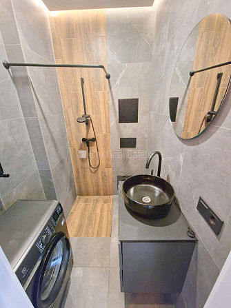 Fasādes māja, renovēta māja, slēgts pagalms, ieeja no ielas, ir lifts, kāpņu telpa pēc Rīga - foto 7