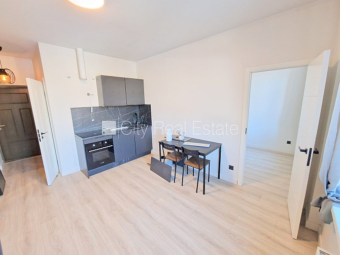 Fasādes māja, renovēta māja, slēgts pagalms, ieeja no ielas, ir lifts, kāpņu telpa pēc Rīga - foto 2