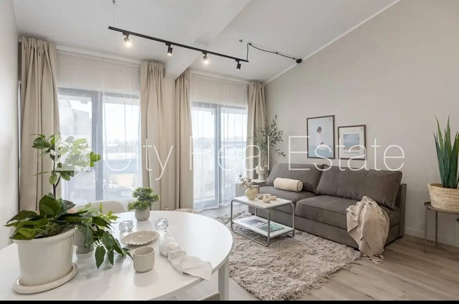 Jaunceltne, fasādes māja, ieeja no ielas, ir lifts, kāpņu telpa pēc kapitālā remonta, logi Rīga - foto 2