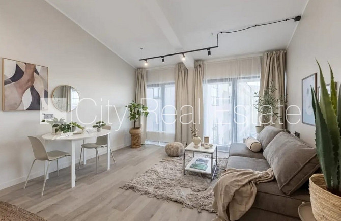 Jaunceltne, fasādes māja, ieeja no ielas, ir lifts, kāpņu telpa pēc kapitālā remonta, logi Rīga - foto 1