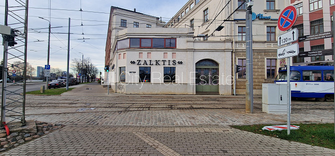 Zeme īpašumā, fasādes māja, pagrabstāvā pieejama noliktava, ieeja no ielas un pagalma, ir Rīga - foto 2