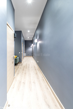 Renovēta māja, slēgts pagalms, ieeja no ielas, kāpņu telpa pēc kapitālā remonta, istabas Rīga - foto 11