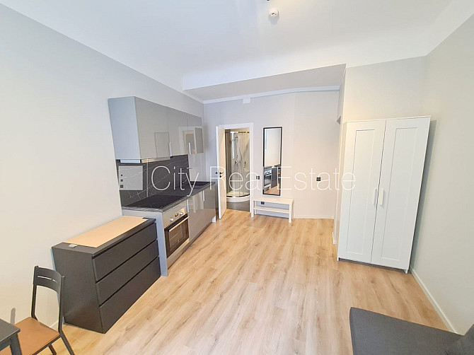 Pagalma ēka, renovēta māja, slēgts pagalms, ieeja no ielas un pagalma, ir lifts, kāpņu telpa Rīga - foto 1