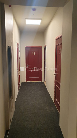 Pagalma ēka, renovēta māja, slēgts pagalms, ieeja no pagalma, ir lifts, kāpņu telpa pēc Rīga - foto 9
