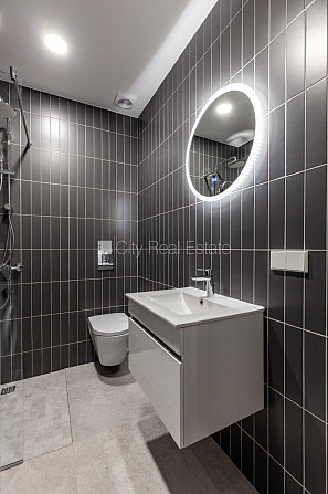 Pagalma ēka, renovēta māja, slēgts pagalms, ieeja no pagalma, ir lifts, kāpņu telpa pēc Rīga - foto 8
