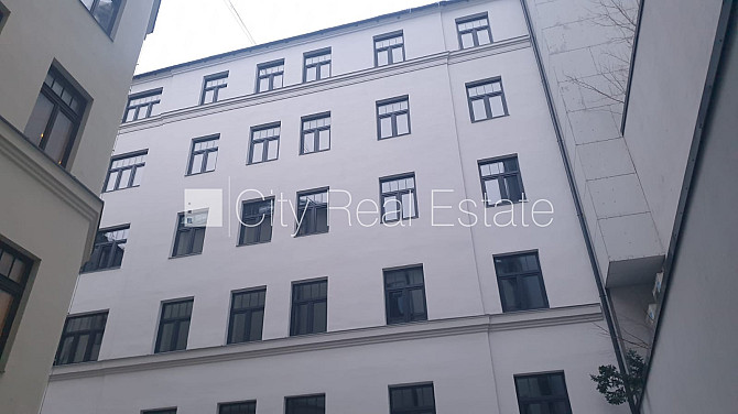 Pagalma ēka, renovēta māja, slēgts pagalms, ieeja no pagalma, ir lifts, kāpņu telpa pēc Rīga - foto 10