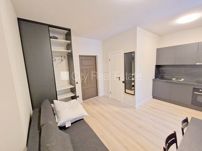 Fasādes māja, renovēta māja, slēgts pagalms, ieeja no ielas, ir lifts, kāpņu telpa pēc Rīga - foto 2