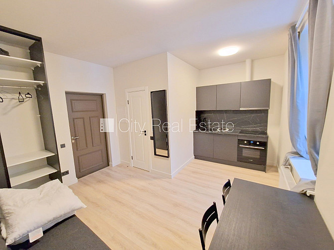 Fasādes māja, renovēta māja, slēgts pagalms, ieeja no ielas, ir lifts, kāpņu telpa pēc Rīga - foto 1