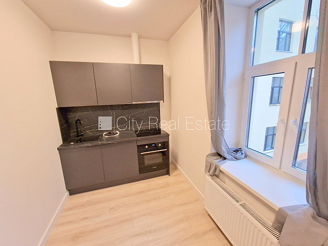 Fasādes māja, renovēta māja, slēgts pagalms, ieeja no ielas, ir lifts, kāpņu telpa pēc Rīga - foto 9
