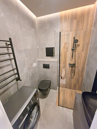 Fasādes māja, renovēta māja, slēgts pagalms, ieeja no ielas, ir lifts, kāpņu telpa pēc Rīga - foto 12