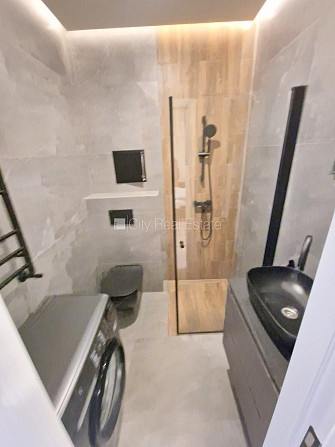 Fasādes māja, renovēta māja, slēgts pagalms, ieeja no ielas, ir lifts, kāpņu telpa pēc Rīga - foto 15