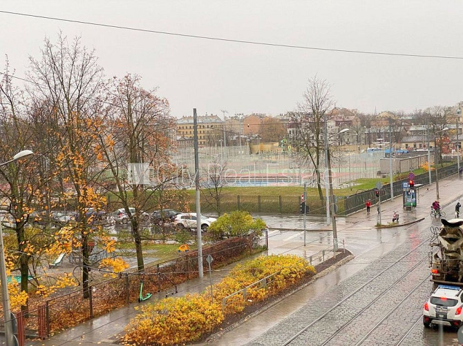 Fasādes māja, renovēta māja, labiekārtots apzaļumots pagalms, slēgts pagalms, ieeja no Rīga - foto 8