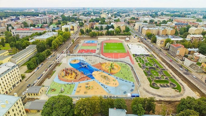 Fasādes māja, renovēta māja, labiekārtots apzaļumots pagalms, slēgts pagalms, ieeja no Rīga - foto 15
