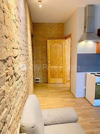 Fasādes māja, renovēta māja, labiekārtots apzaļumots pagalms, slēgts pagalms, ieeja no Rīga - foto 10