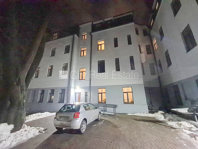Pagalma ēka, renovēta māja, slēgts pagalms, ieeja no pagalma, kāpņu telpa pēc kapitālā Rīga - foto 12