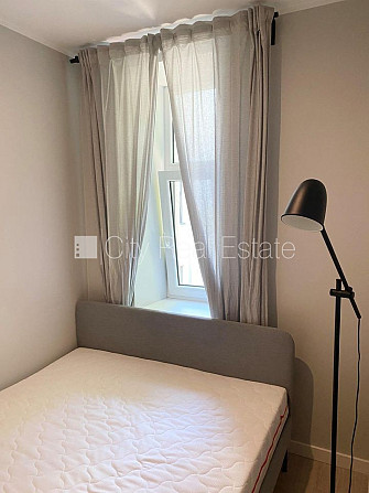 Pagalma ēka, renovēta māja, slēgts pagalms, ieeja no pagalma, kāpņu telpa pēc kapitālā Rīga - foto 2