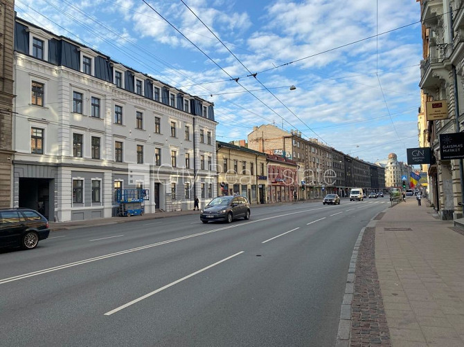 Pagalma ēka, renovēta māja, slēgts pagalms, ieeja no pagalma, kāpņu telpa pēc kapitālā Rīga - foto 18
