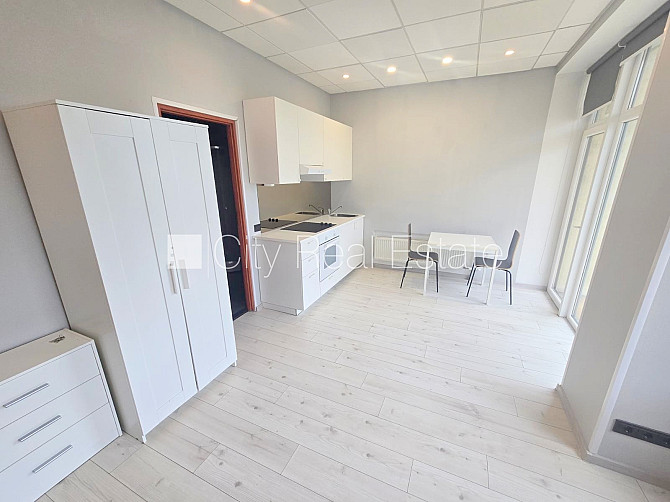 Fasādes māja, renovēta māja, ieeja no ielas, ir lifts, kāpņu telpa pēc kapitālā remonta, Rīga - foto 5