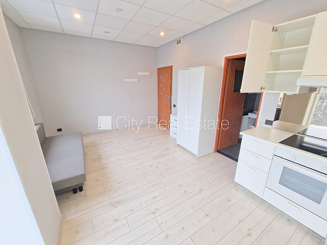 Fasādes māja, renovēta māja, ieeja no ielas, ir lifts, kāpņu telpa pēc kapitālā remonta, Rīga - foto 4