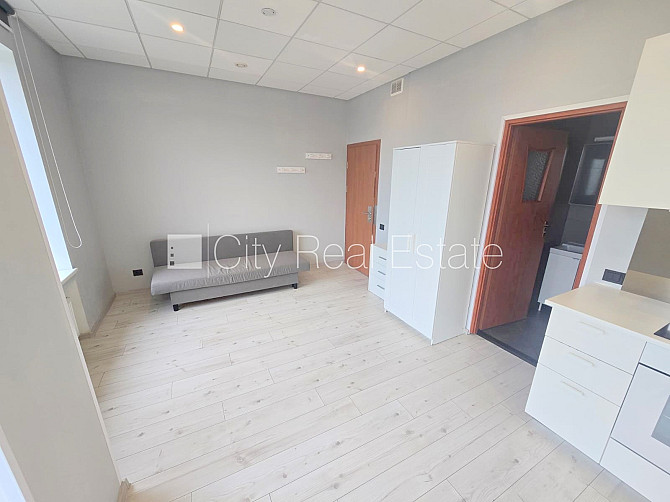Fasādes māja, renovēta māja, ieeja no ielas, ir lifts, kāpņu telpa pēc kapitālā remonta, Rīga - foto 10