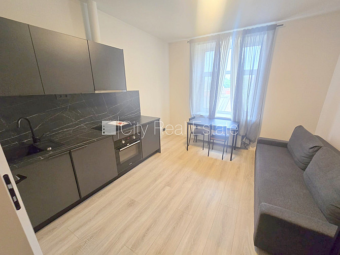Pagalma ēka, fasādes māja, slēgts pagalms, ieeja no ielas, ir lifts, kāpņu telpa pēc Rīga - foto 7
