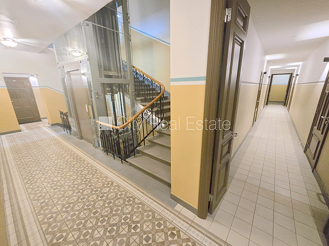 Pagalma ēka, fasādes māja, slēgts pagalms, ieeja no ielas, ir lifts, kāpņu telpa pēc Rīga - foto 16