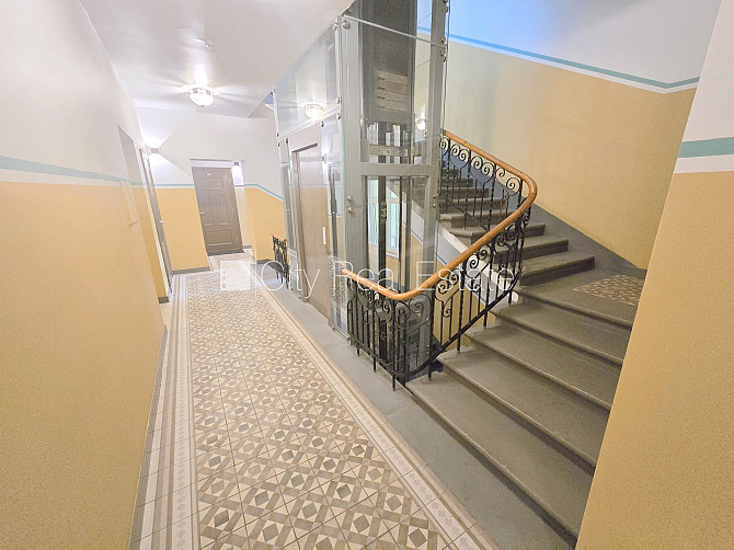 Pagalma ēka, fasādes māja, slēgts pagalms, ieeja no ielas, ir lifts, kāpņu telpa pēc Rīga - foto 18