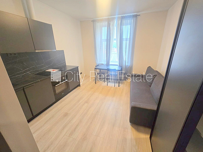 Pagalma ēka, fasādes māja, slēgts pagalms, ieeja no ielas, ir lifts, kāpņu telpa pēc Rīga - foto 3