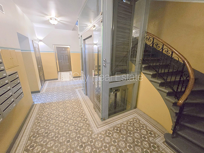 Pagalma ēka, fasādes māja, slēgts pagalms, ieeja no ielas, ir lifts, kāpņu telpa pēc Rīga - foto 17