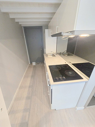 Fasādes māja, renovēta māja, slēgts pagalms, ieeja no ielas, kāpņu telpa pēc kapitālā Rīga - foto 12