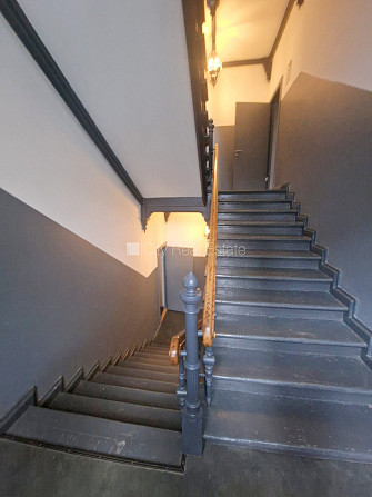 Fasādes māja, renovēta māja, slēgts pagalms, ieeja no ielas, kāpņu telpa pēc kapitālā Rīga - foto 16