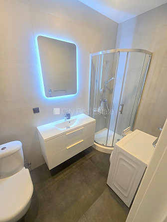 Pagalma ēka, fasādes māja, renovēta māja, slēgts pagalms, ieeja no ielas, ir lifts, kāpņu Rīga - foto 12
