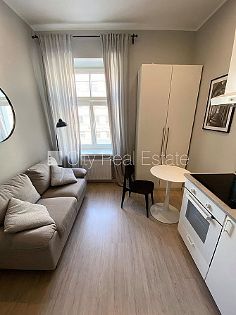 Fasādes māja, renovēta māja, slēgts pagalms, ieeja no ielas, kāpņu telpa pēc kapitālā Rīga - foto 7