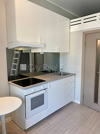 Fasādes māja, renovēta māja, slēgts pagalms, ieeja no ielas, kāpņu telpa pēc kapitālā Rīga - foto 10