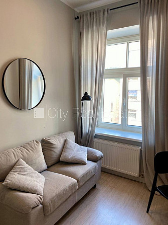 Fasādes māja, renovēta māja, slēgts pagalms, ieeja no ielas, kāpņu telpa pēc kapitālā Rīga - foto 13