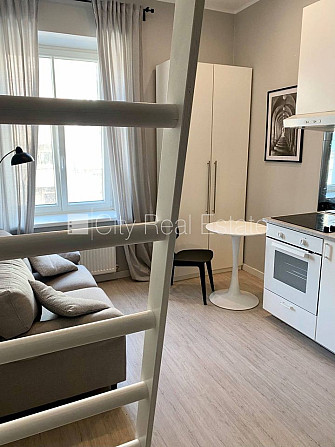 Fasādes māja, renovēta māja, slēgts pagalms, ieeja no ielas, kāpņu telpa pēc kapitālā Rīga - foto 8