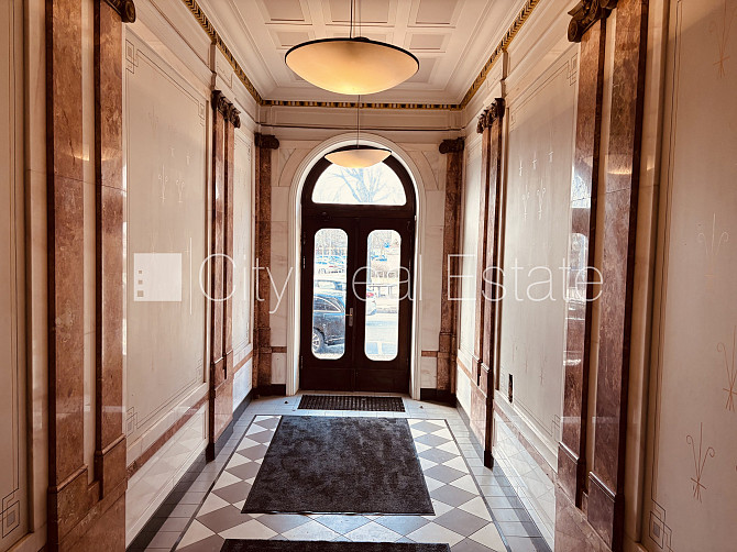 Namīpašums, ir lifts, kāpņu telpa pēc kapitālā remonta, logi vērsti uz pagalma pusi, logi Rīga - foto 4
